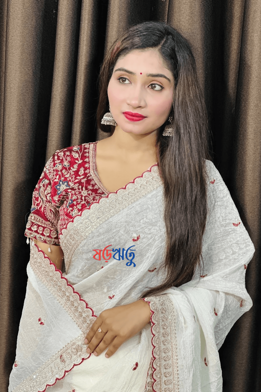 হোয়াইট & মেরুন ক্লাসিক শাড়ি-2 3