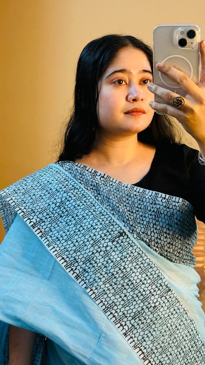 নীলাঞ্জনা হ্যান্ডপ্রিন্ট কটন শাড়ি 💙
