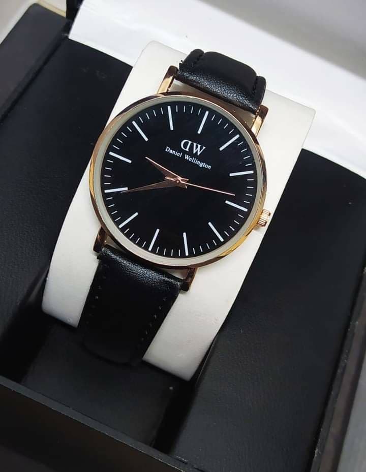 ⌚ Daniel Wellington (DW) Classic Black Leather Watch