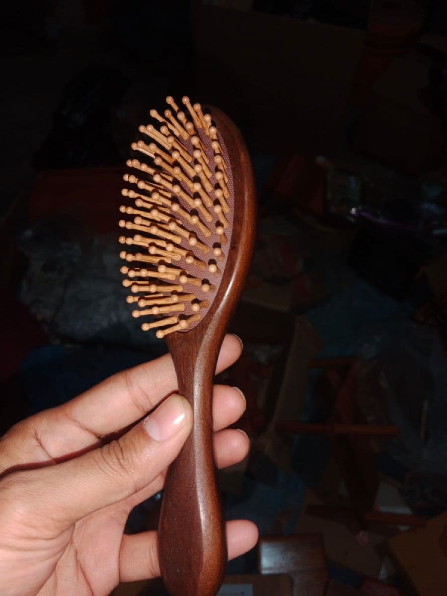 চন্দন কাঠের চুলের ব্রাশ
