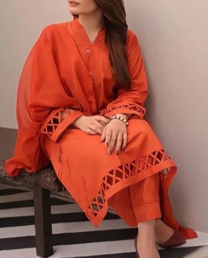 প্রিমিয়াম কটন কাটওয়ার্ক কুর্তি সেট - সাইজ 32