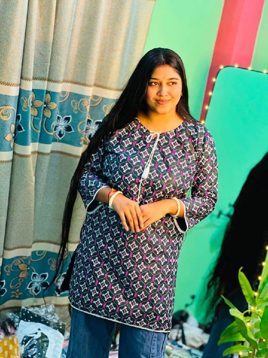 পিছনের ফিতা কুর্তি