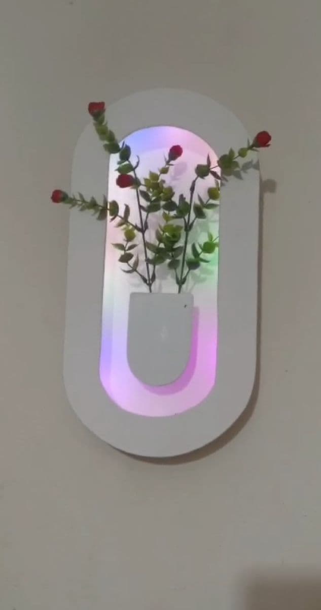 Capsule Glow Wall Vase With Flowers