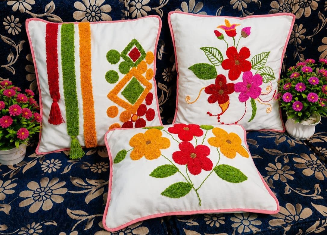 Tufted cushion cover