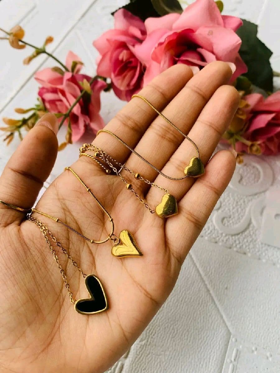Stainless steel neckpiece✨