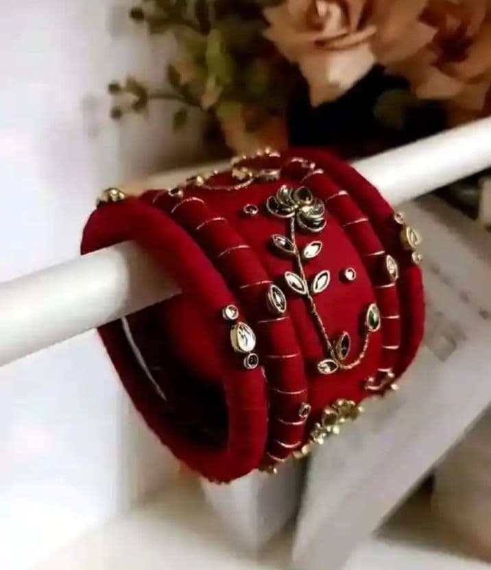 Kundan Stone Silk Thread Churi Set - লাল ও নেভি ব্লু হাতে তৈরি চুড়ি