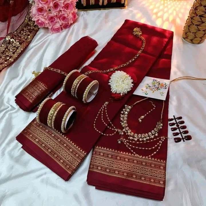 নকশি পাড়ের মেরুন শাড়ি,