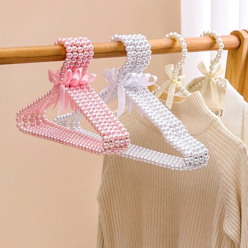 Pearl hanger