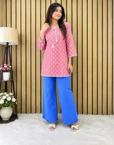 কুর্তি এবং ব্যাগি প্যান্ট